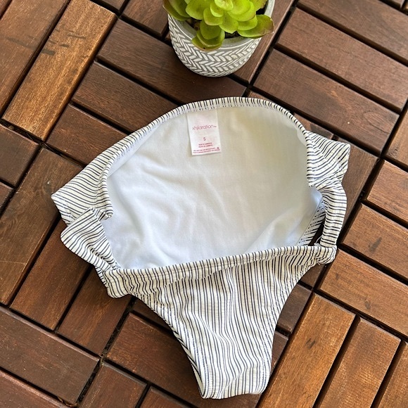✨LIKE NEW✨Xhililaration Blue & White Striped Bikini Bottom - Size Womens Small - Picture 5 of 6